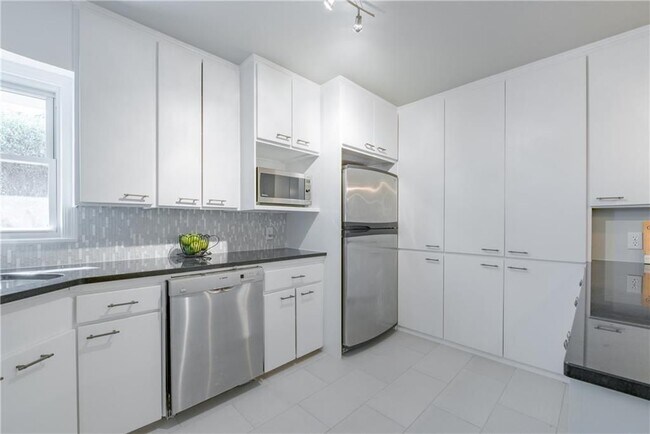 Foto del edificio - 4713 N Harvey Pkwy