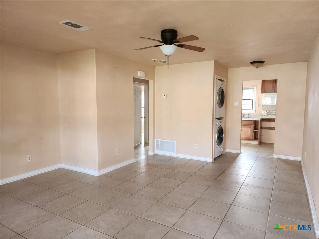 Foto del edificio - 1708 Poage Ave