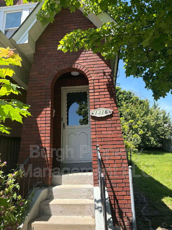 Foto del edificio - 1316 Justine St