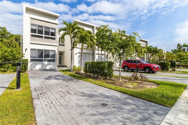 Foto del edificio - 2475 NE 135th St