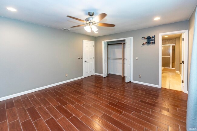 Foto del edificio - 7122 Woods Dr