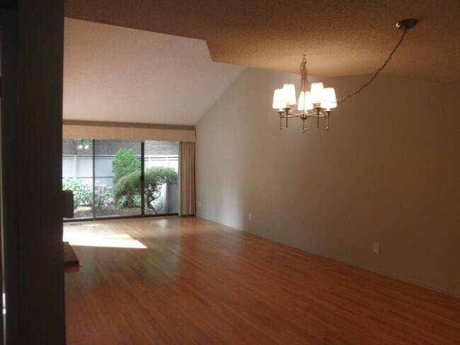 Foto del edificio - 3BED/3BATH Townhome in Wood Creek Communit...