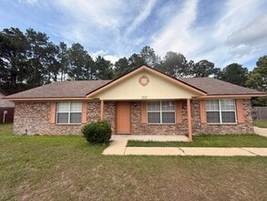 Building Photo - 755 Melissa Dr