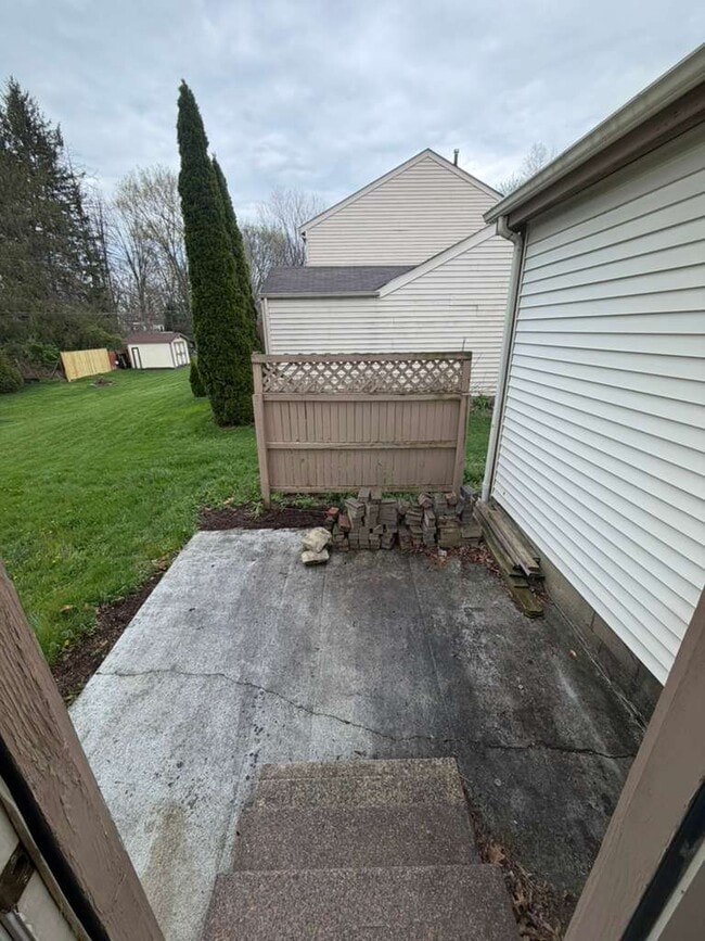 Foto del edificio - 310 Powell Rd