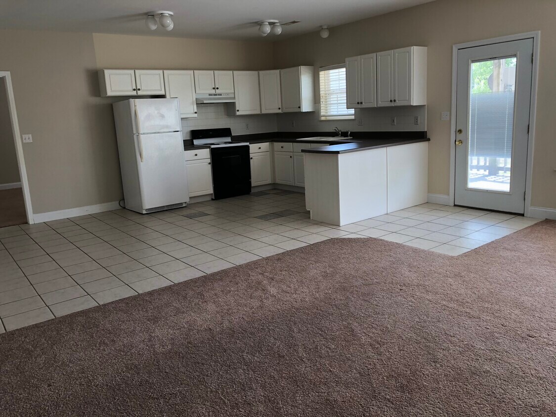 1507 Fox Run Dr, Holts Summit, MO 65043 Townhome Rentals in Holts