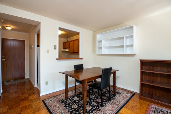 Foto del edificio - 730 24th St NW