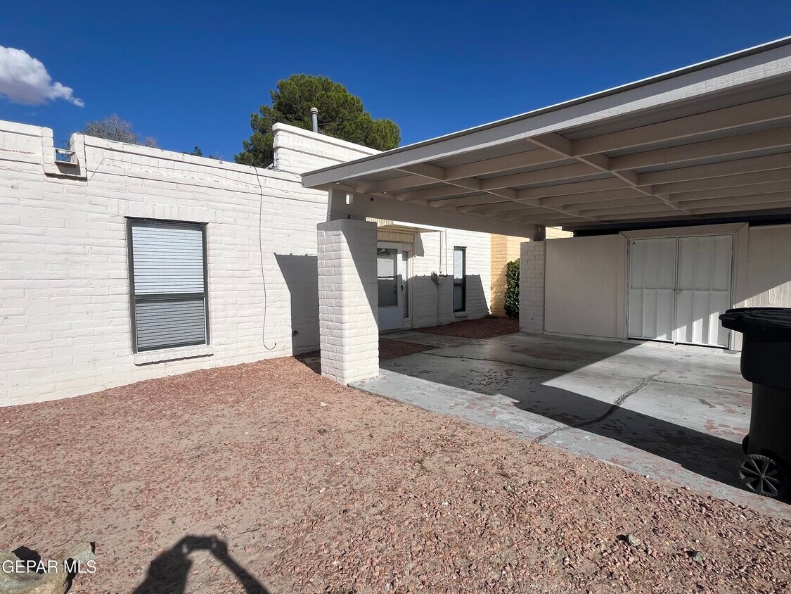 Foto principal - 15000 Ashford St