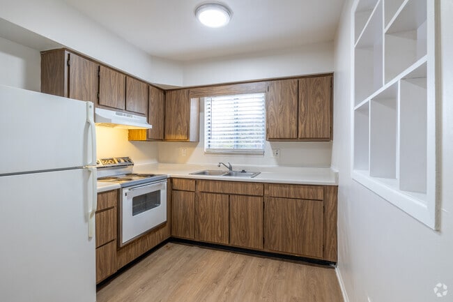 1BR, 1BA - 835SF - Kitchen - Manitou Lake Apartments