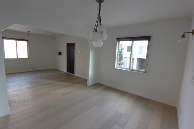 Foto del edificio - 7557 Romaine St