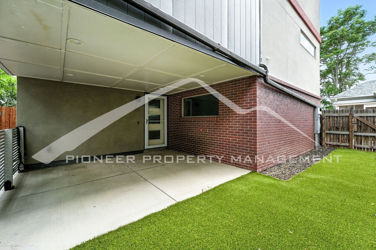 Beautiful Townhome With Rooftop, 2 Car Gar... - Beautiful Townhome With Rooftop, 2 Car Gar...