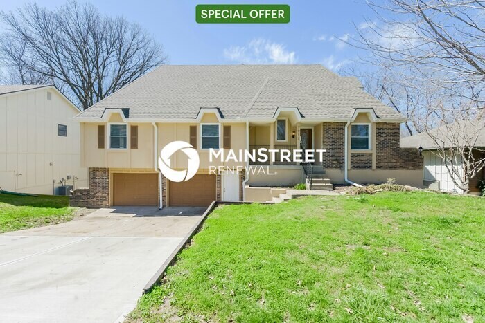Foto principal - 5 Bedroom Pet-Friendly Home in Kansas City...
