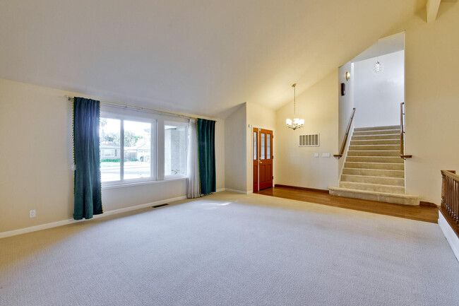 Building Photo - 998 Eden Ave