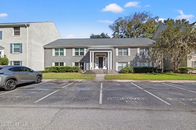 Foto del edificio - 4315 Plaza Gate Ln S