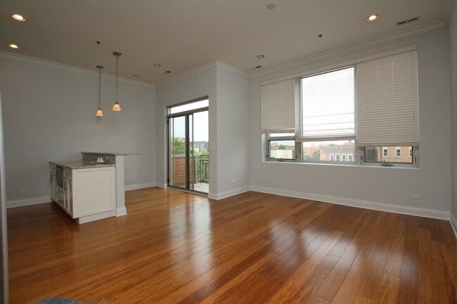 Foto del edificio - 1609 W Warren Blvd