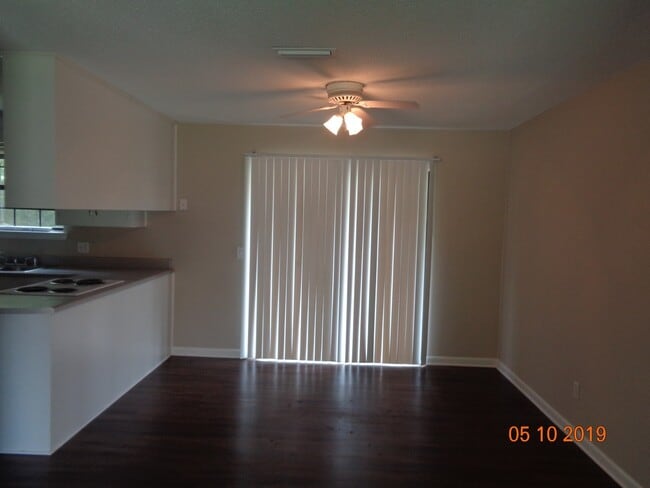 Foto del edificio - Sellers Court in Level Plains!  Freshly Pa...
