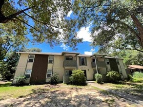 Building Photo - 9481 Sunnehanna Blvd