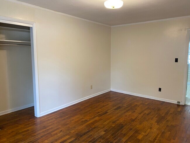 Building Photo - 403 E Buchanan St