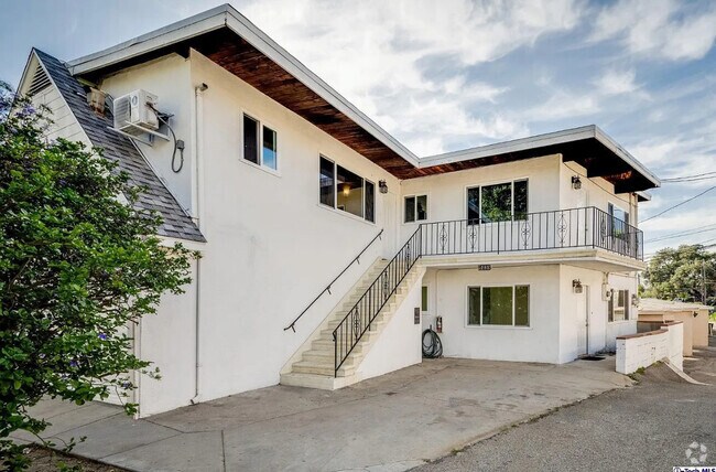Building Photo - 223 Justin Ave