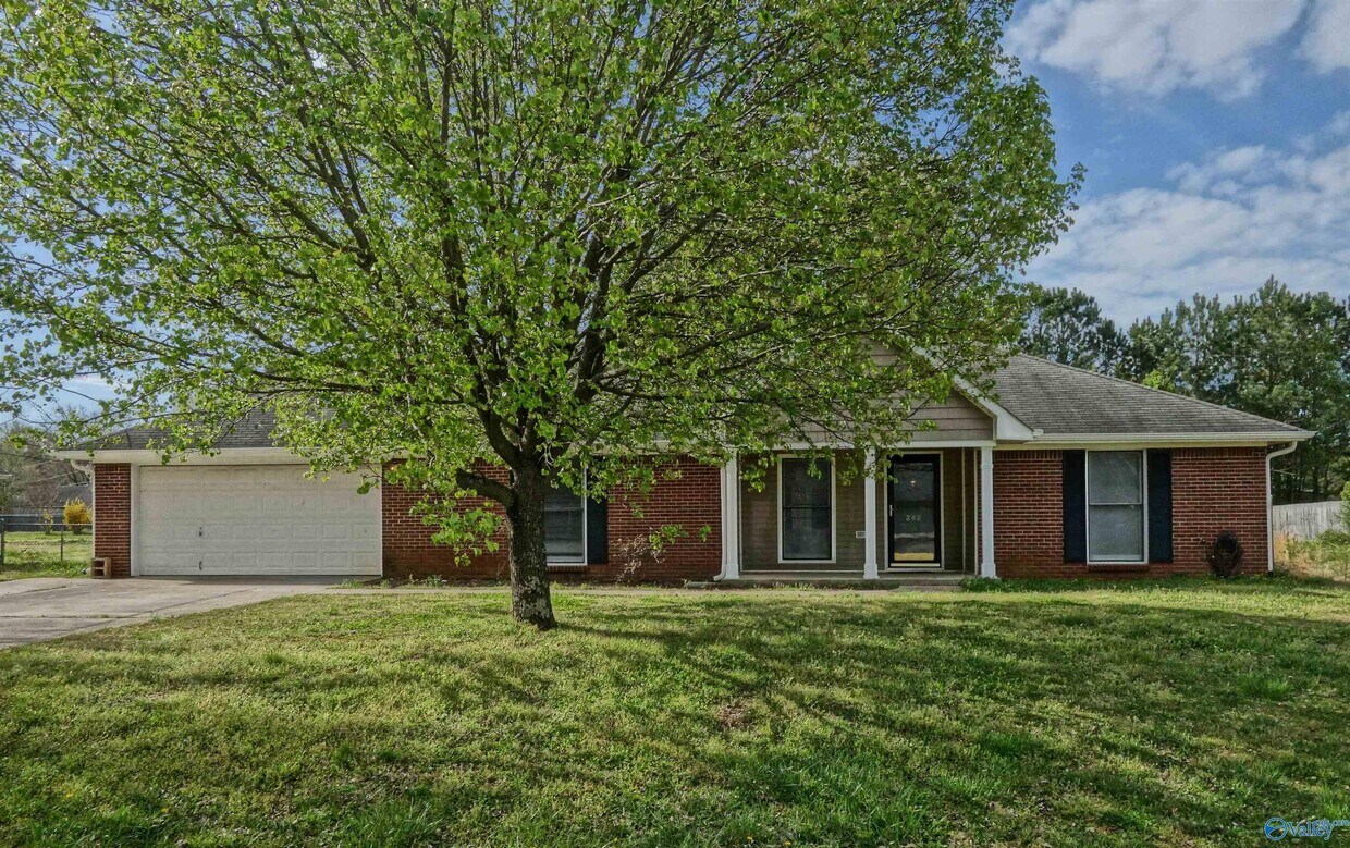 242 Saddle Rock Ct, Harvest, AL 35749 House for Rent in Harvest, AL