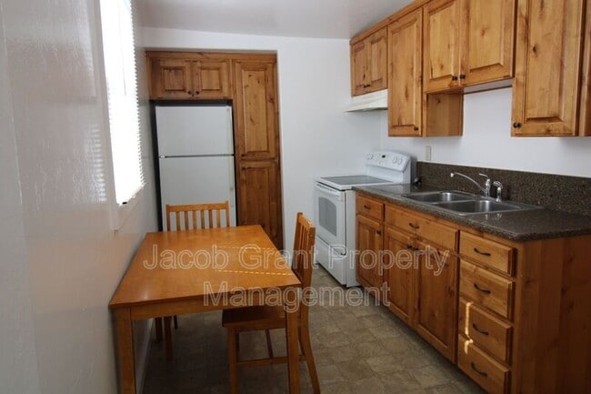 Building Photo - 353 H St