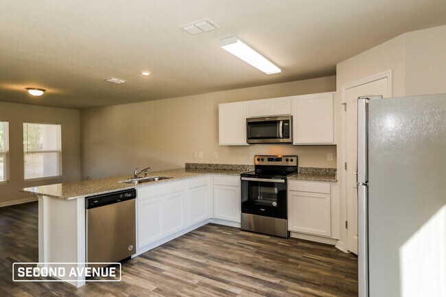 Building Photo - 15 Pine Cottage LN