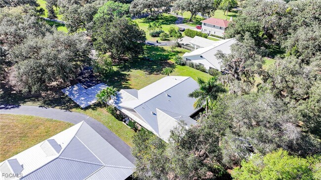 Foto del edificio - 1250 Riverbend Dr