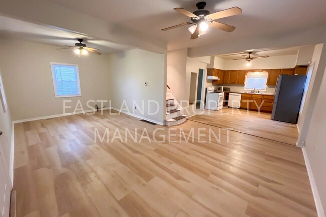 Foto del edificio - 1966 Burr St