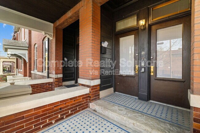 Foto del edificio - 2042 Russell Blvd