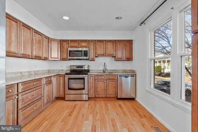 Foto del edificio - 8505 Jeffersonian Ct