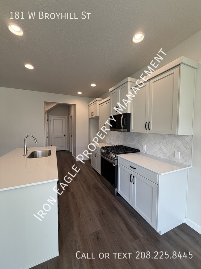 Foto del edificio - 181 W Broyhill St