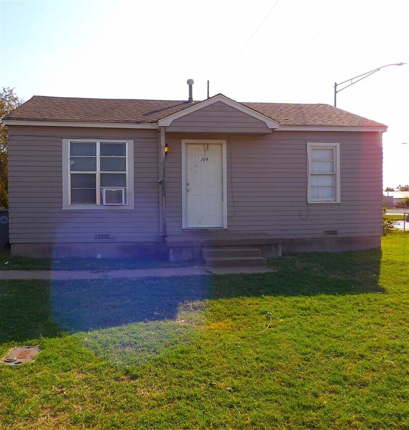 Primary Photo - 1308 SW 26th St