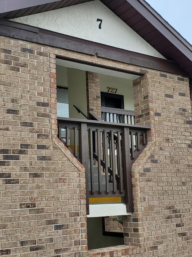 Building Photo - 1515 Huntington Ln