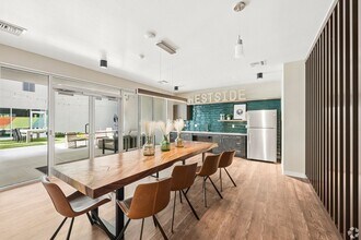 Interior Photo - ShareWESTSIDE