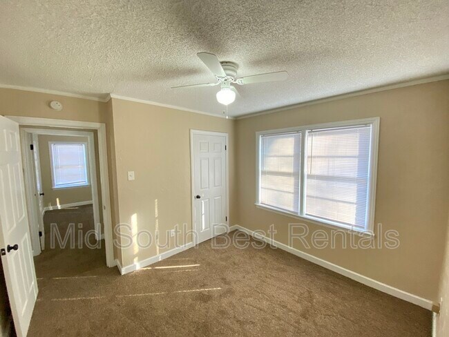 Building Photo - 1483 Rolling Hills Dr