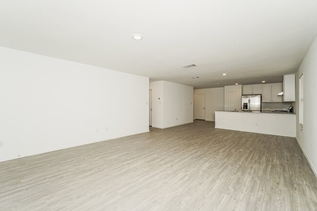 Foto del edificio - 5915 Sunset Song Ln