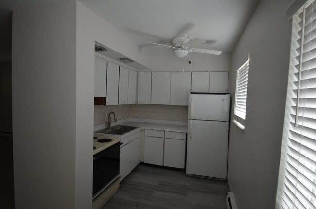 Building Photo - 2032 Linden Ave