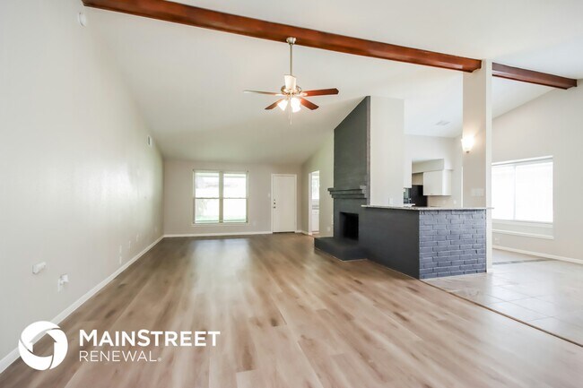 Foto del edificio - 8811 Oakleaf Forest Dr