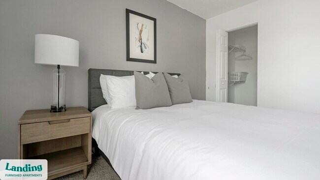 Building Photo - 2030 Northcliffe Dr