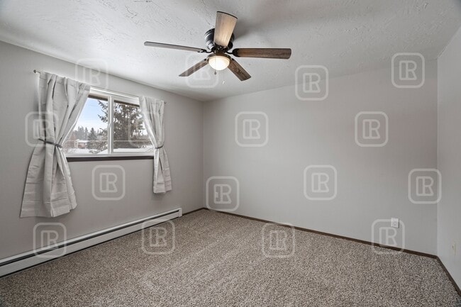 Building Photo - 13121 E Skyview Ave