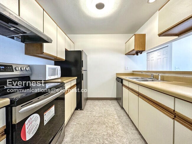 Foto del edificio - 1594 Bradley Dr