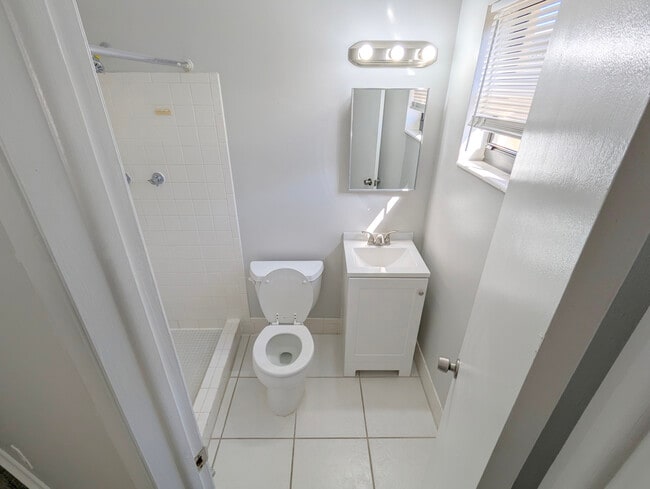 Master Bathroom - 318 Southwind Dr