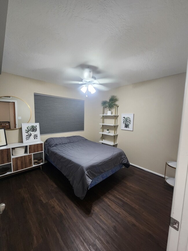 Foto del edificio - 1224 N 84th Pl