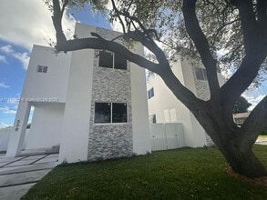 Building Photo - 538 NW 17th Ave