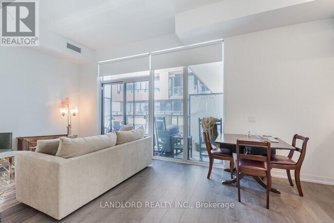 Building Photo - 270-1270 Dufferin St
