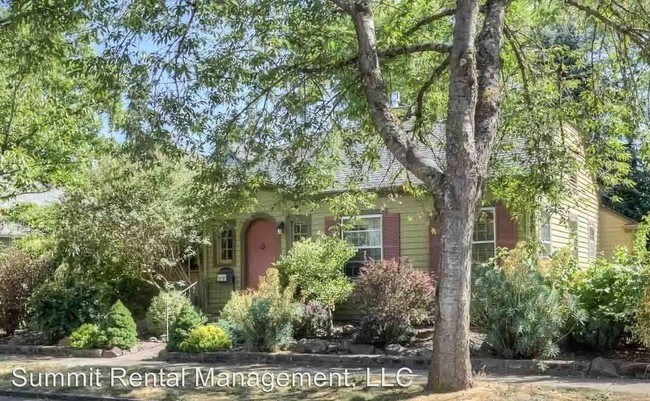 Foto del edificio - 2 br, 2 bath House - 760 E. Street NE