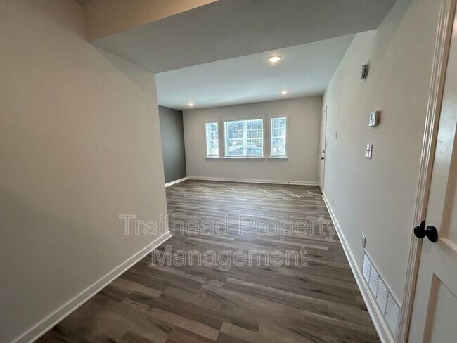 Foto del edificio - 300 E Gregory Blvd