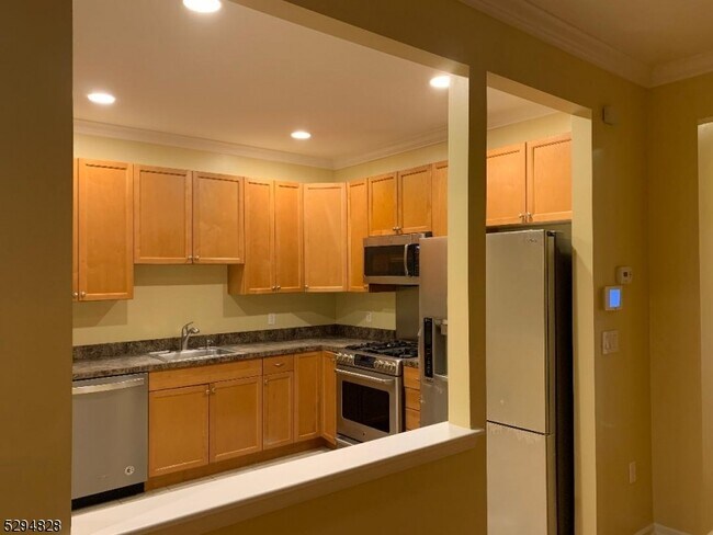 Foto del edificio - 84 Autumn Ridge Rd