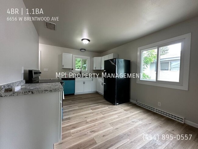 Building Photo - 6656 W Brentwood Ave