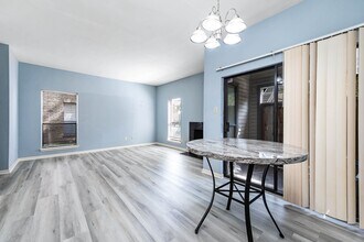 Building Photo - 2025 Augusta Dr