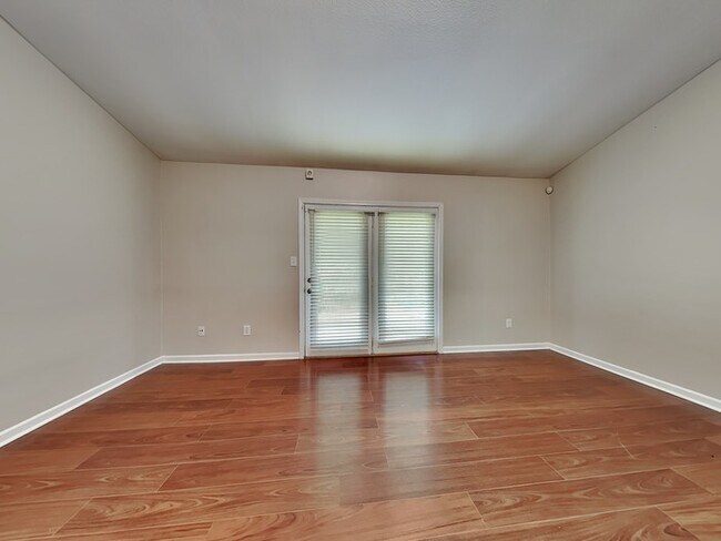 Building Photo - Charming 3 bed 2 bath ranch!